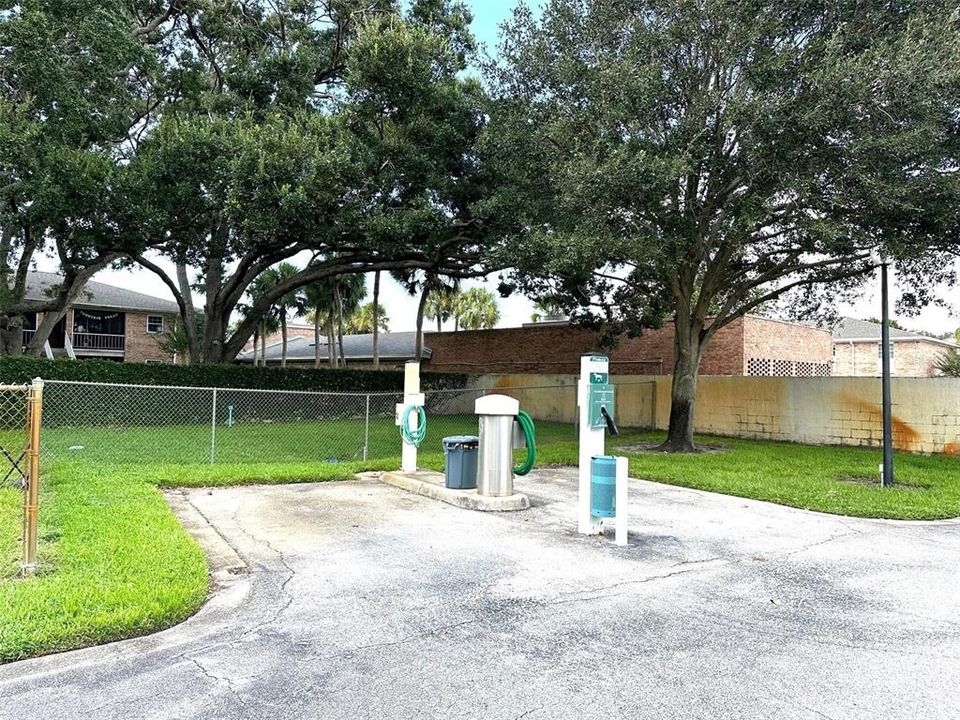 Lake Underhill Park, located across the street from Plantation Gardens