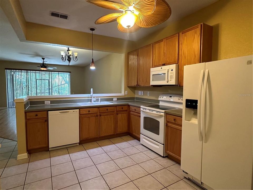 For Rent: $1,995 (3 beds, 2 baths, 1687 Square Feet)