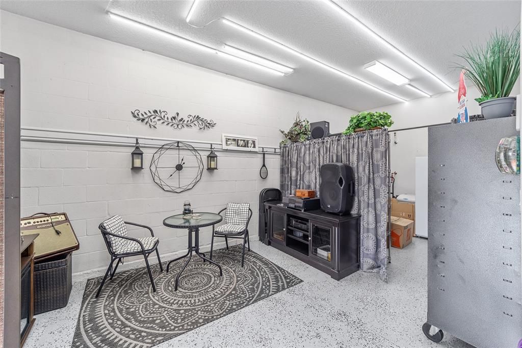 For Sale: $434,750 (2 beds, 2 baths, 1978 Square Feet)