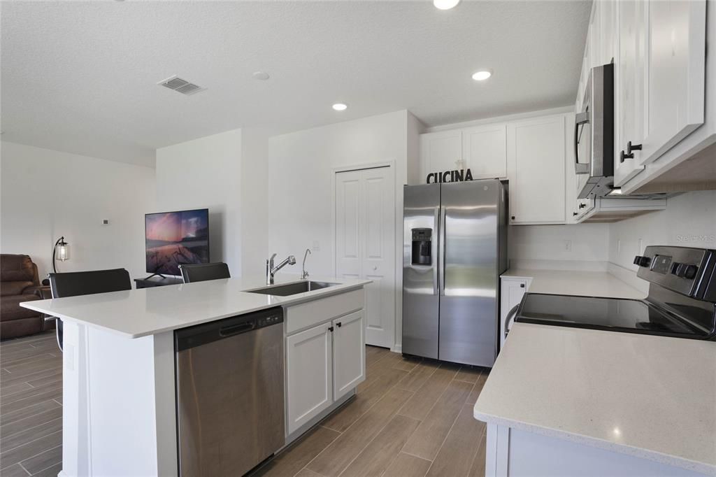 For Sale: $339,900 (3 beds, 2 baths, 1313 Square Feet)