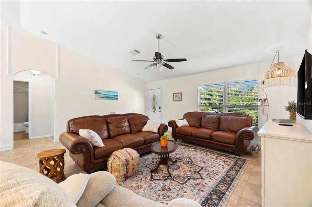 For Sale: $375,000 (3 beds, 2 baths, 1550 Square Feet)