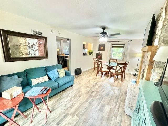 For Sale: $259,900 (3 beds, 2 baths, 1212 Square Feet)