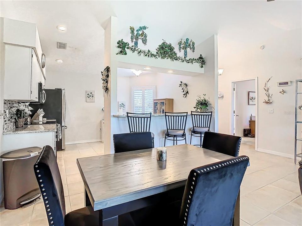 For Sale: $285,500 (2 beds, 2 baths, 1246 Square Feet)