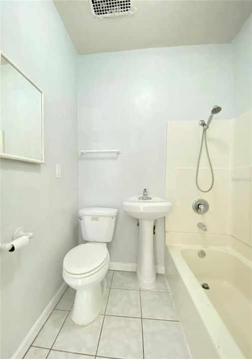 For Rent: $2,600 (2 beds, 2 baths, 1130 Square Feet)