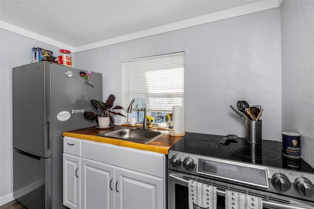 For Sale: $524,900 (2 beds, 1 baths, 800 Square Feet)