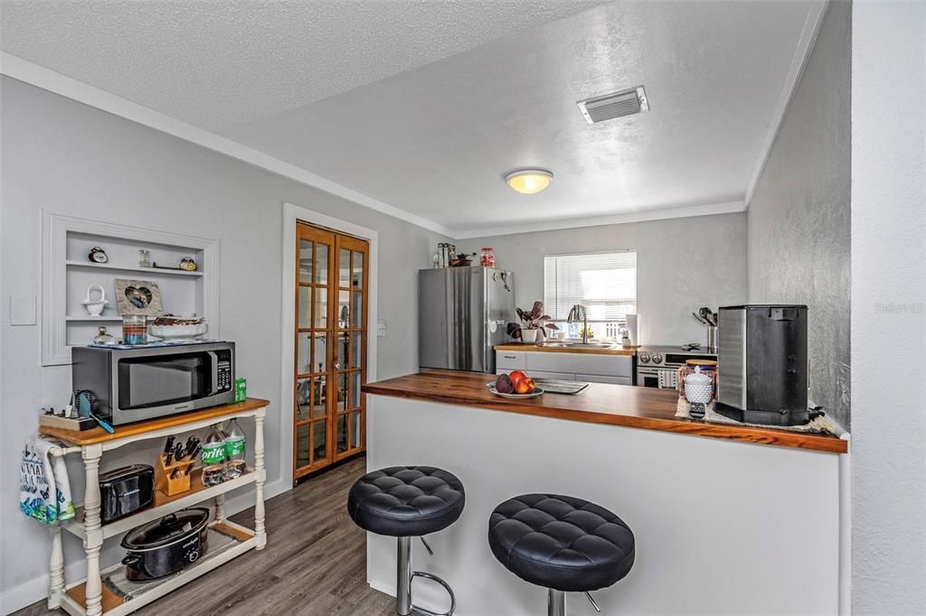 For Sale: $524,900 (2 beds, 1 baths, 800 Square Feet)