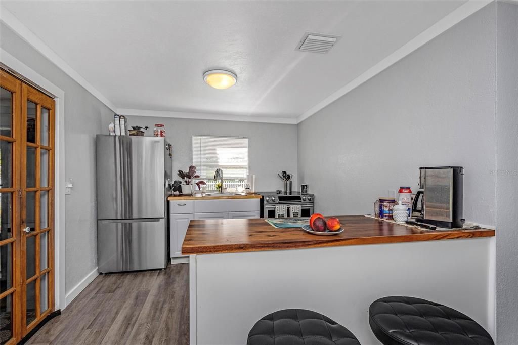 For Sale: $524,900 (2 beds, 1 baths, 800 Square Feet)
