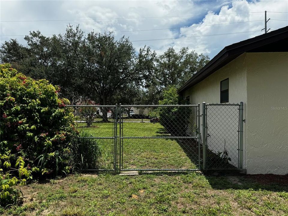 For Sale: $260,000 (2 beds, 2 baths, 1120 Square Feet)