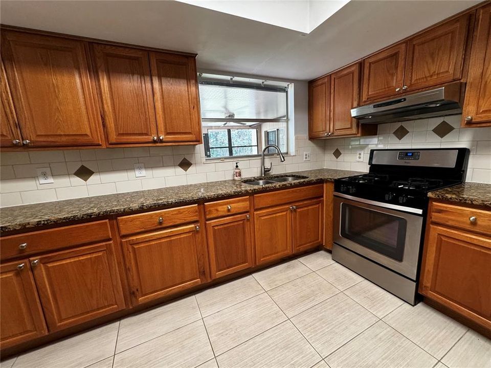 For Sale: $260,000 (2 beds, 2 baths, 1120 Square Feet)