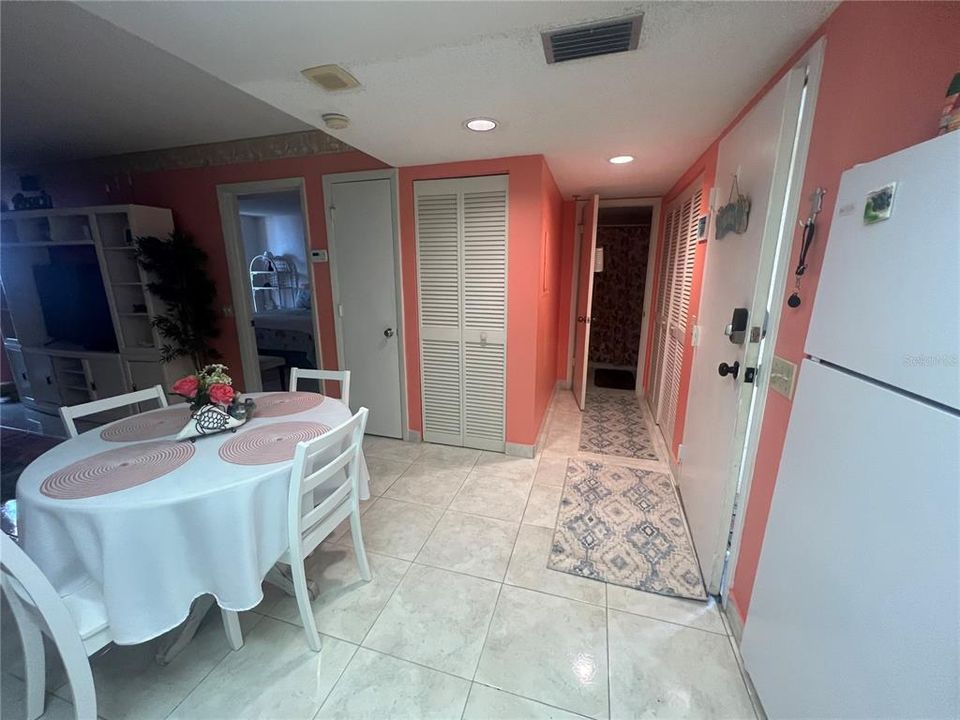 For Sale: $233,000 (1 beds, 1 baths, 733 Square Feet)
