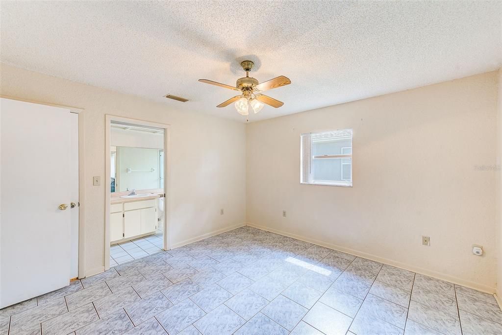 For Sale: $329,900 (3 beds, 2 baths, 1121 Square Feet)