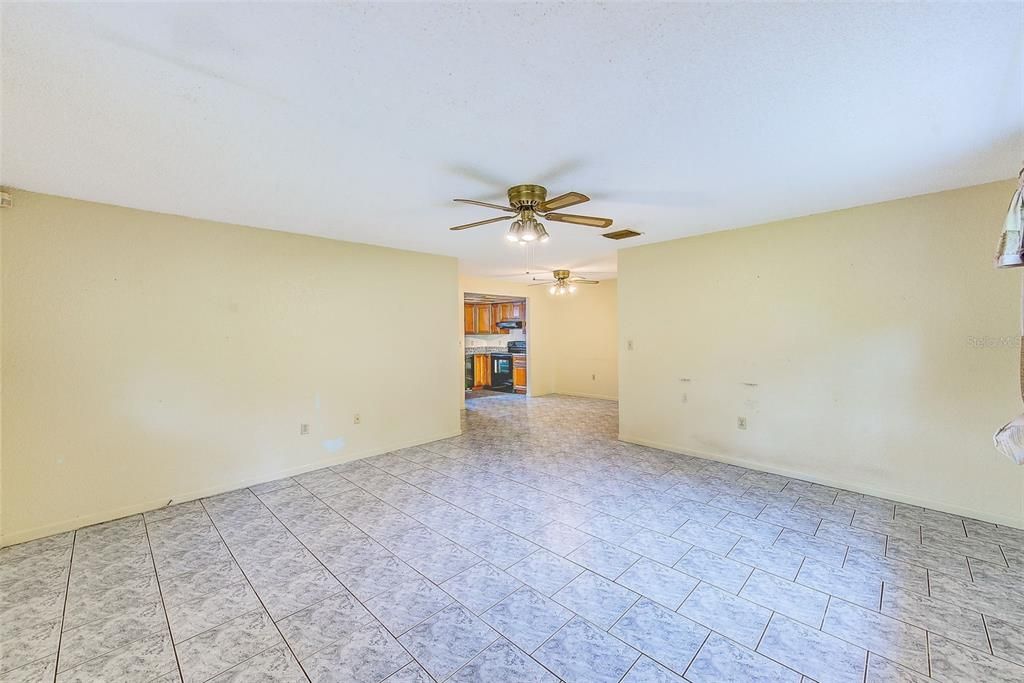 For Sale: $329,900 (3 beds, 2 baths, 1121 Square Feet)