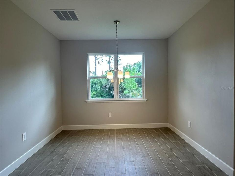 For Rent: $2,500 (3 beds, 2 baths, 1983 Square Feet)