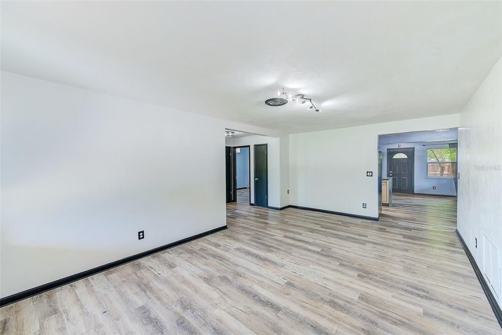 For Sale: $375,000 (2 beds, 2 baths, 1200 Square Feet)