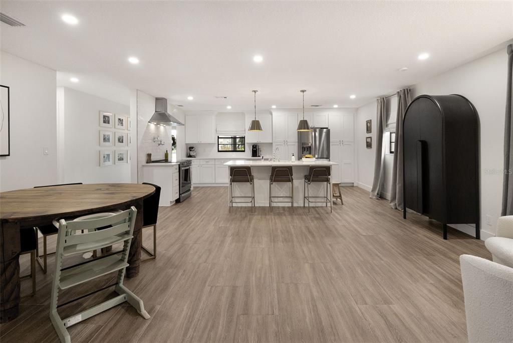 Dining Area & Kitchen