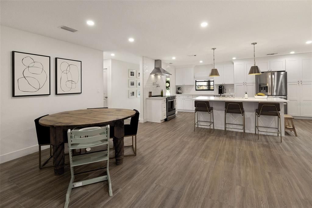 Dining Area & Kitchen