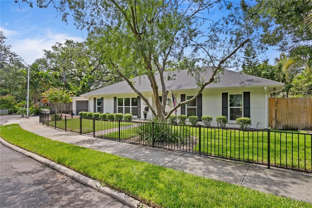 For Sale: $1,200,000 (3 beds, 2 baths, 1700 Square Feet)