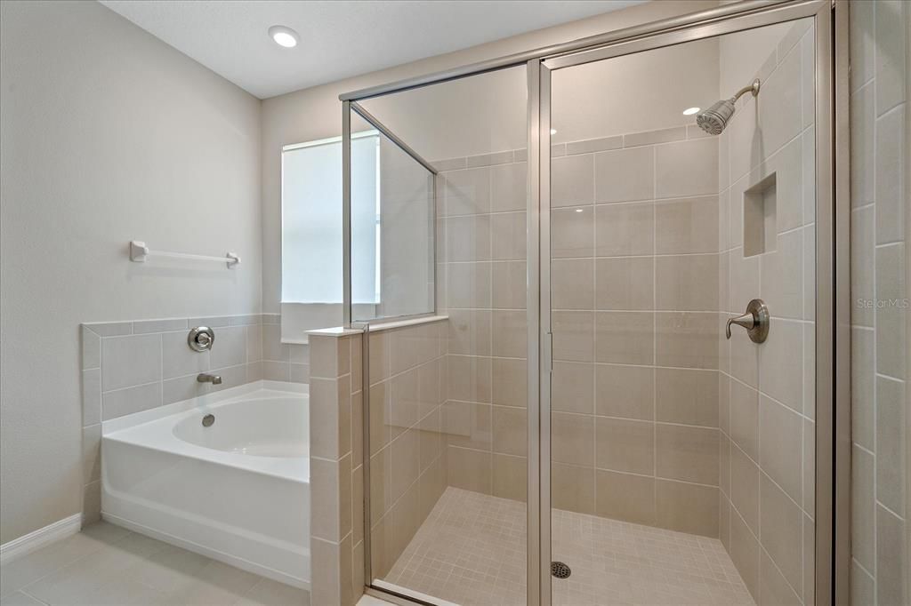 待售: $549,000 (4 贝兹, 2 浴室, 2051 平方英尺)
