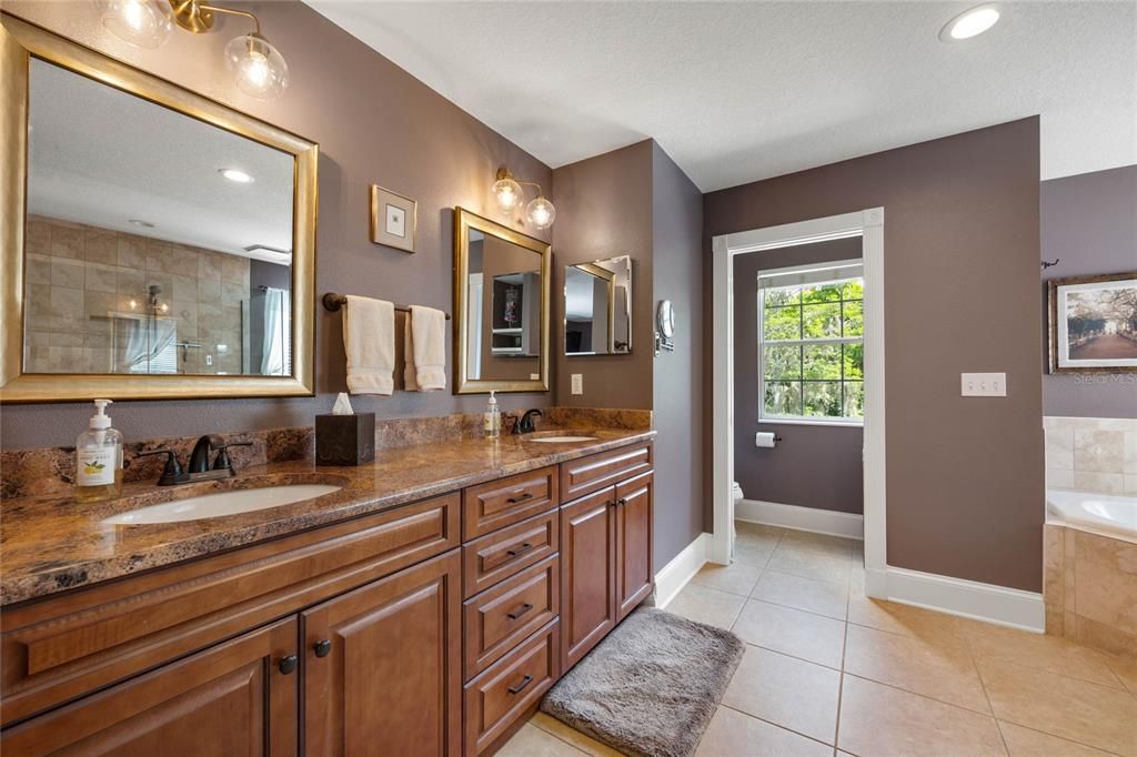 primary bedroom ensuite w/ water closet