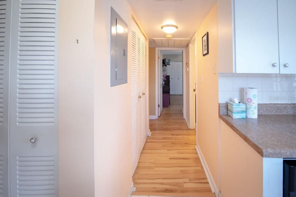 For Sale: $171,000 (1 beds, 1 baths, 720 Square Feet)