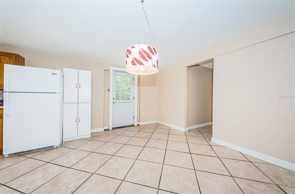 For Sale: $299,999 (2 beds, 2 baths, 1370 Square Feet)