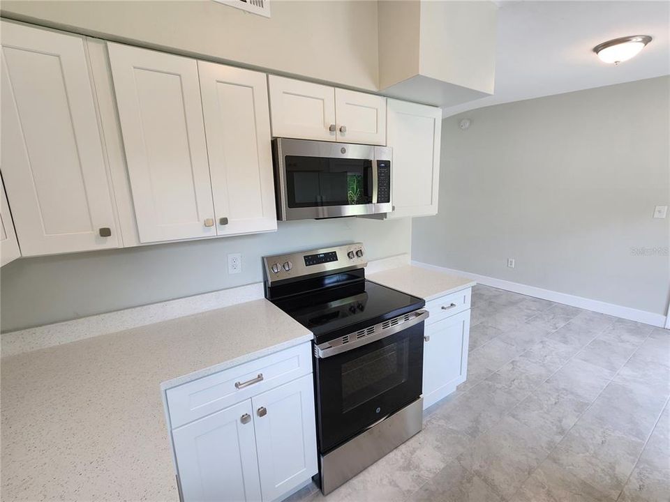 For Sale: $299,900 (3 beds, 2 baths, 1142 Square Feet)