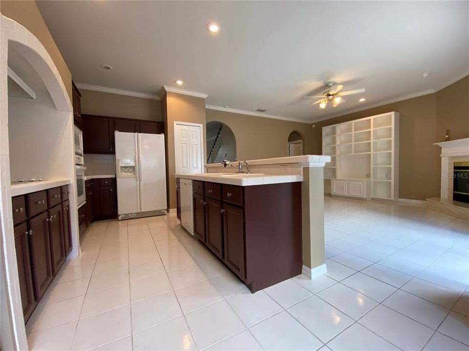 Active With Contract: $2,950 (4 beds, 2 baths, 2549 Square Feet)