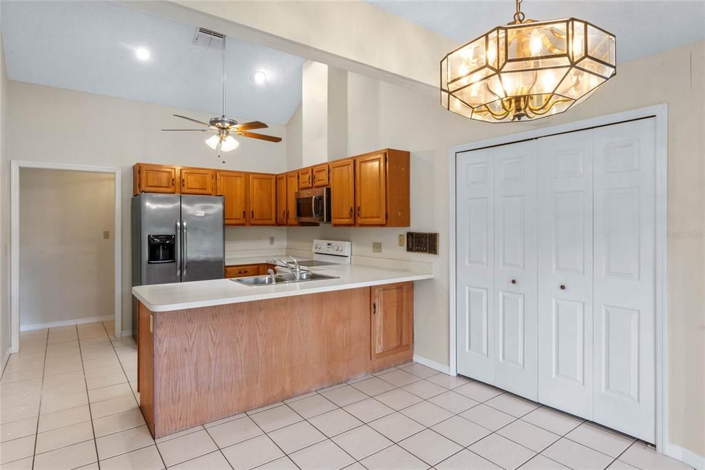 Active With Contract: $599,000 (4 beds, 2 baths, 2204 Square Feet)