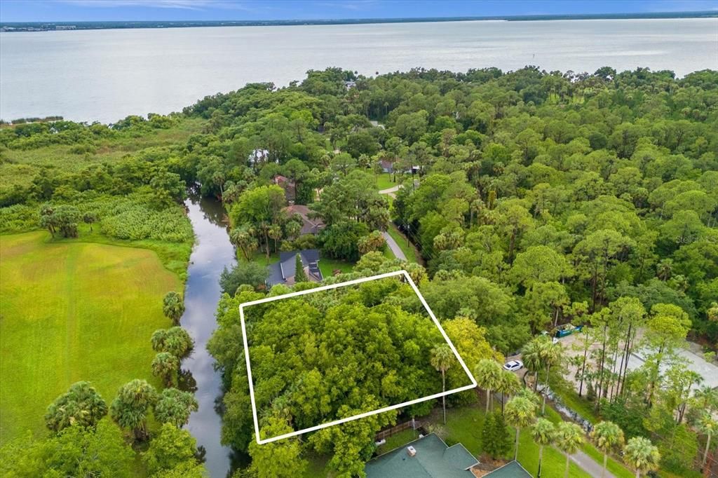 На продажу: $92,500 (0.38 acres)