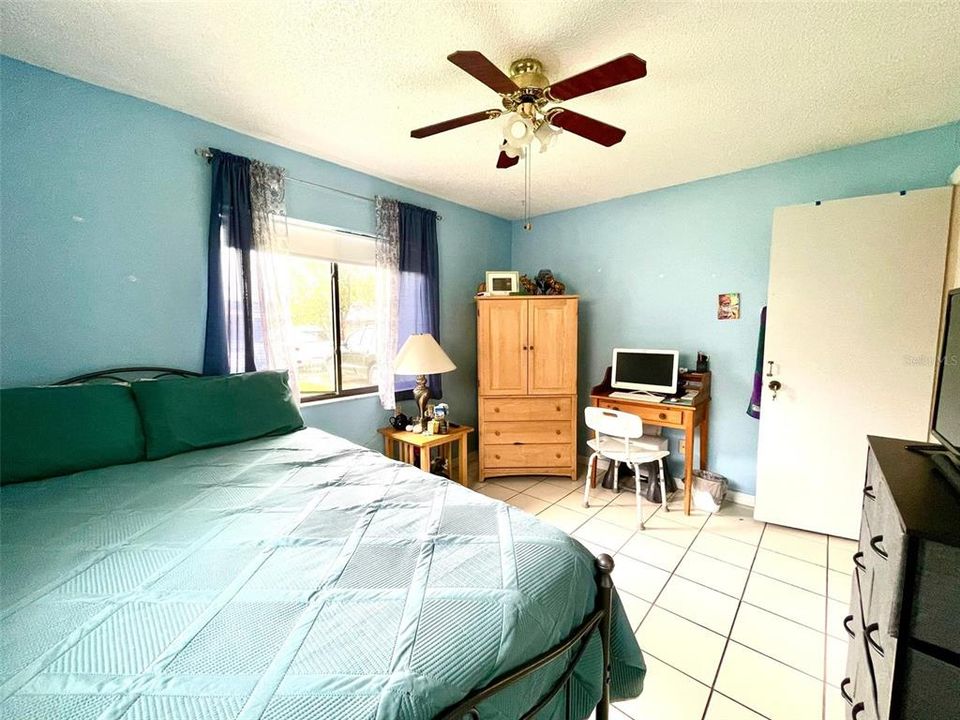 For Sale: $268,000 (2 beds, 1 baths, 876 Square Feet)