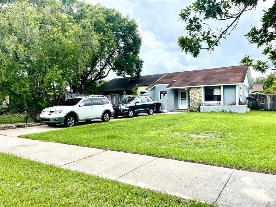 For Sale: $268,000 (2 beds, 1 baths, 876 Square Feet)