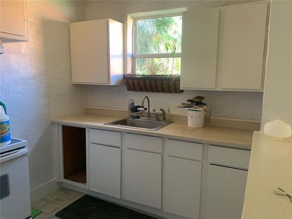 Active With Contract: $175,000 (2 beds, 1 baths, 828 Square Feet)