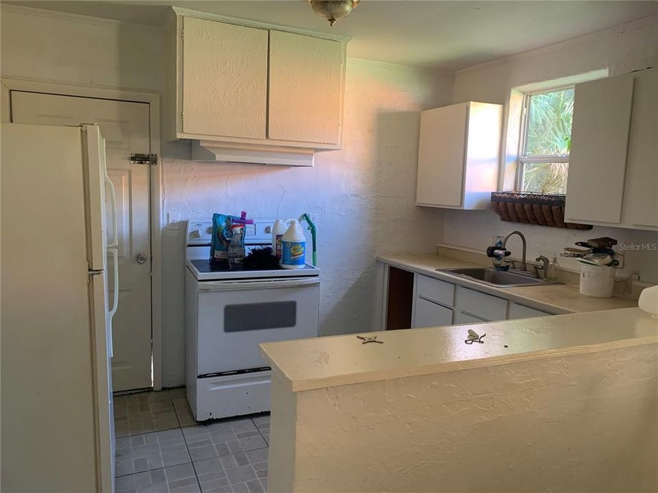 For Sale: $175,000 (2 beds, 1 baths, 828 Square Feet)