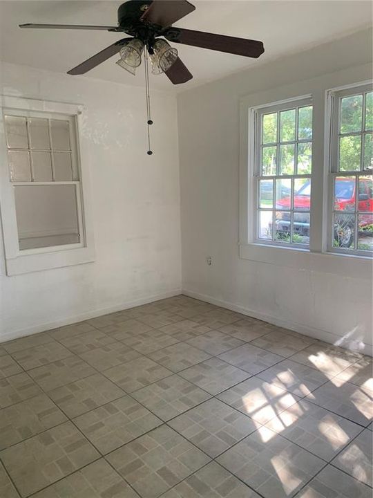 Active With Contract: $175,000 (2 beds, 1 baths, 828 Square Feet)