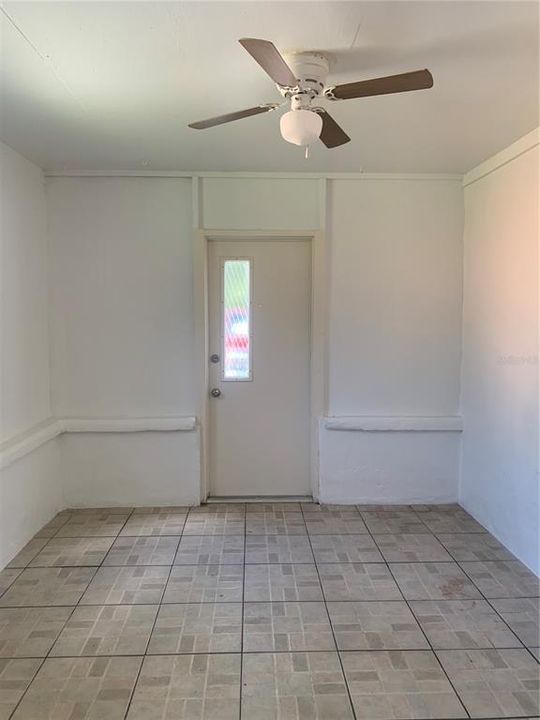 Active With Contract: $175,000 (2 beds, 1 baths, 828 Square Feet)