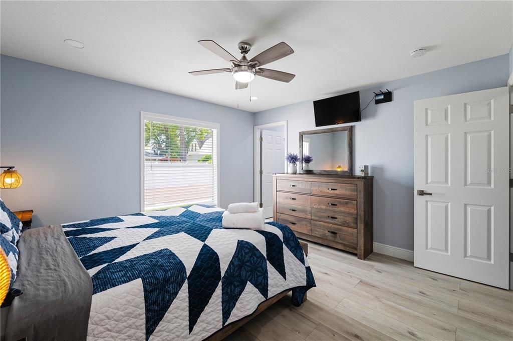 Active With Contract: $459,000 (3 beds, 2 baths, 1200 Square Feet)