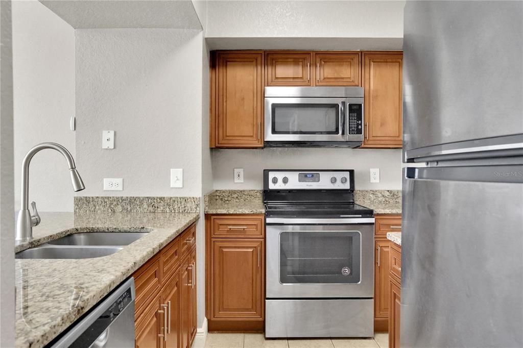 For Sale: $179,900 (1 beds, 1 baths, 724 Square Feet)