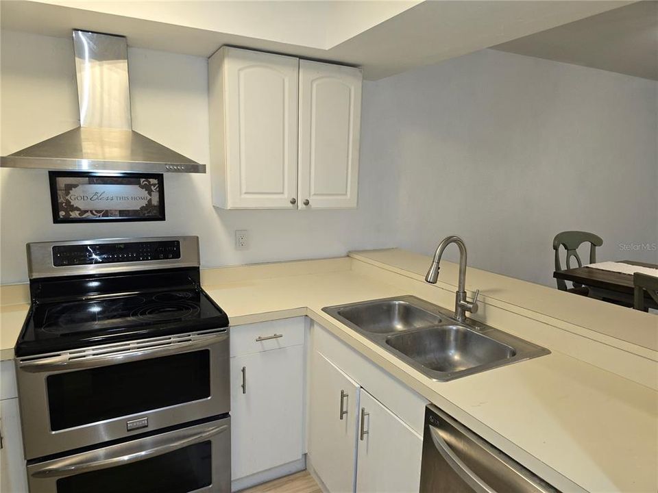For Sale: $207,000 (2 beds, 1 baths, 1020 Square Feet)