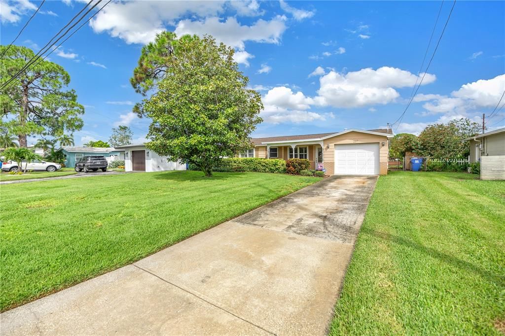 For Sale: $715,000 (2 beds, 2 baths, 1678 Square Feet)