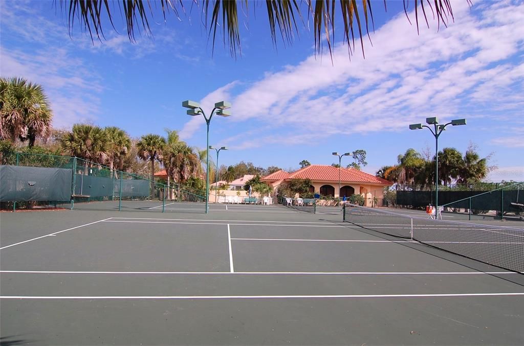 Tennis & Pickleball courts (Fee based access)