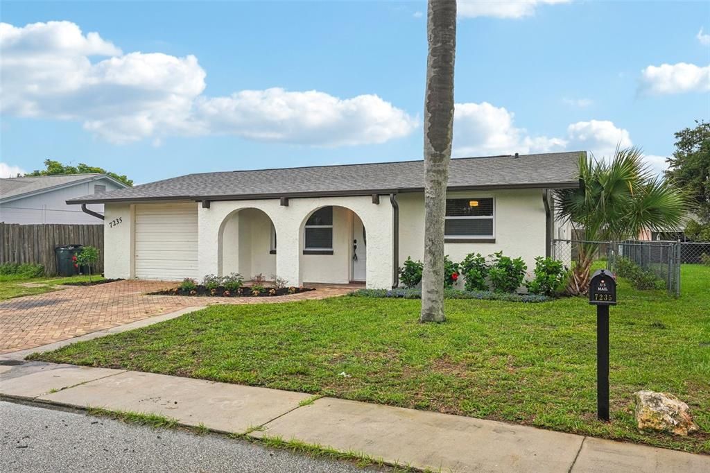 For Sale: $299,900 (3 beds, 2 baths, 1329 Square Feet)
