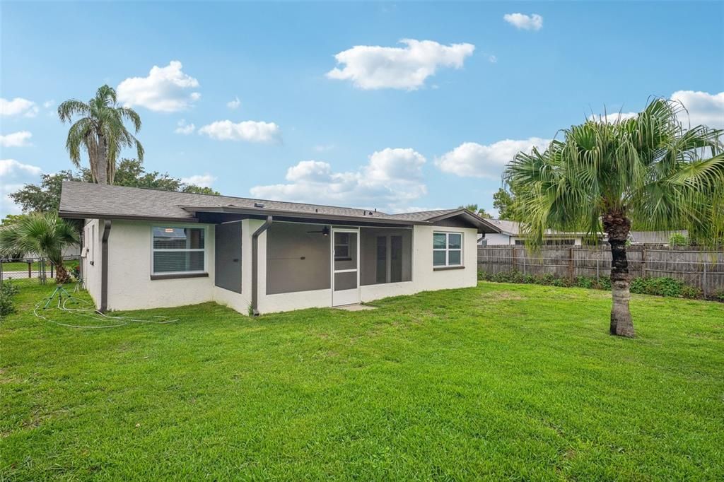 For Sale: $299,900 (3 beds, 2 baths, 1329 Square Feet)