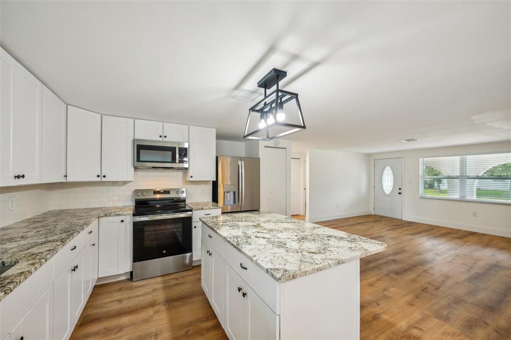 For Sale: $299,900 (3 beds, 2 baths, 1329 Square Feet)