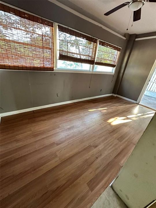 En Venta: $295,000 (2 camas, 1 baños, 900 Pies cuadrados)