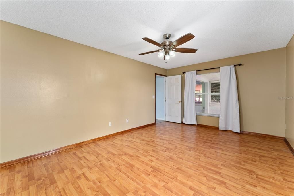 For Sale: $350,000 (3 beds, 2 baths, 1835 Square Feet)