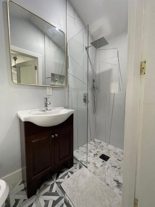 Suite bathroom