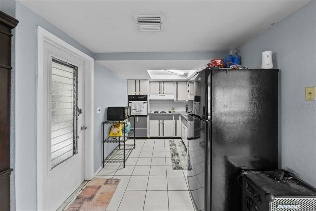 For Sale: $235,000 (2 beds, 1 baths, 1040 Square Feet)