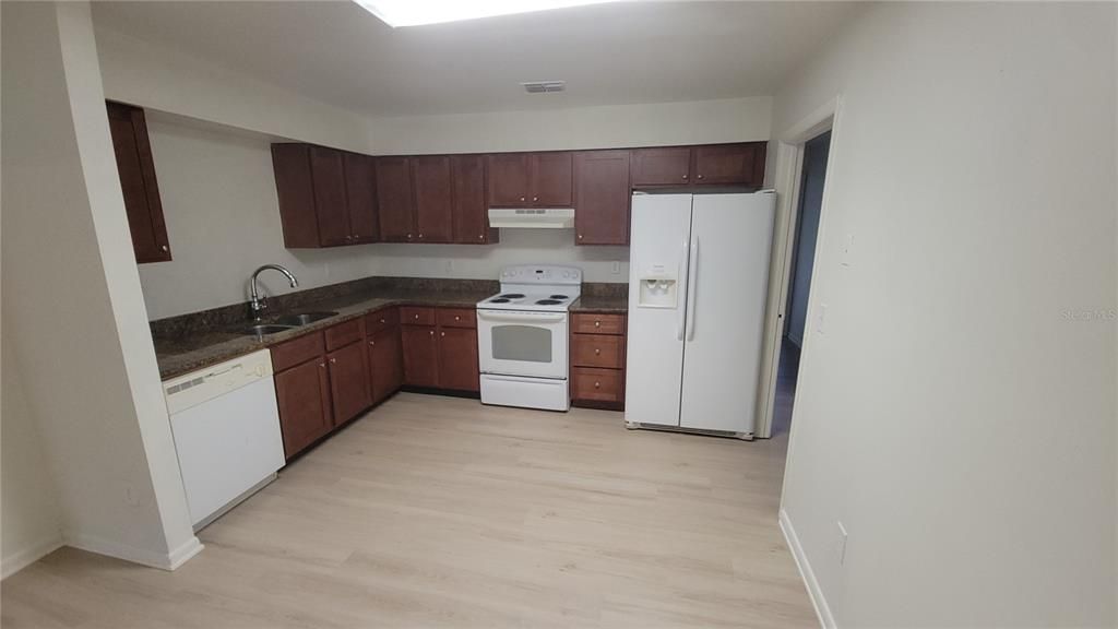 For Rent: $1,895 (3 beds, 2 baths, 1000 Square Feet)