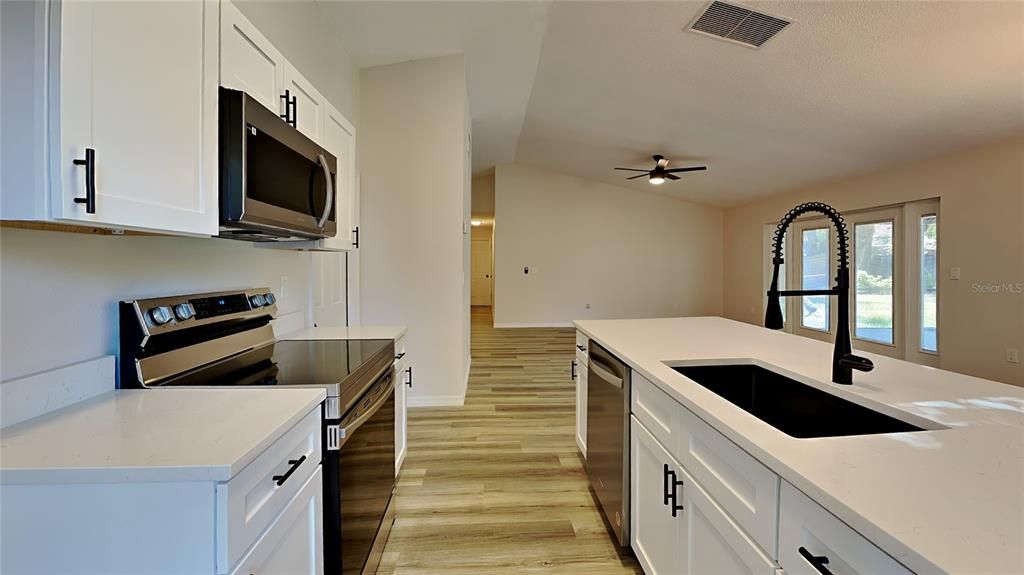 Active With Contract: $349,900 (3 beds, 2 baths, 1326 Square Feet)