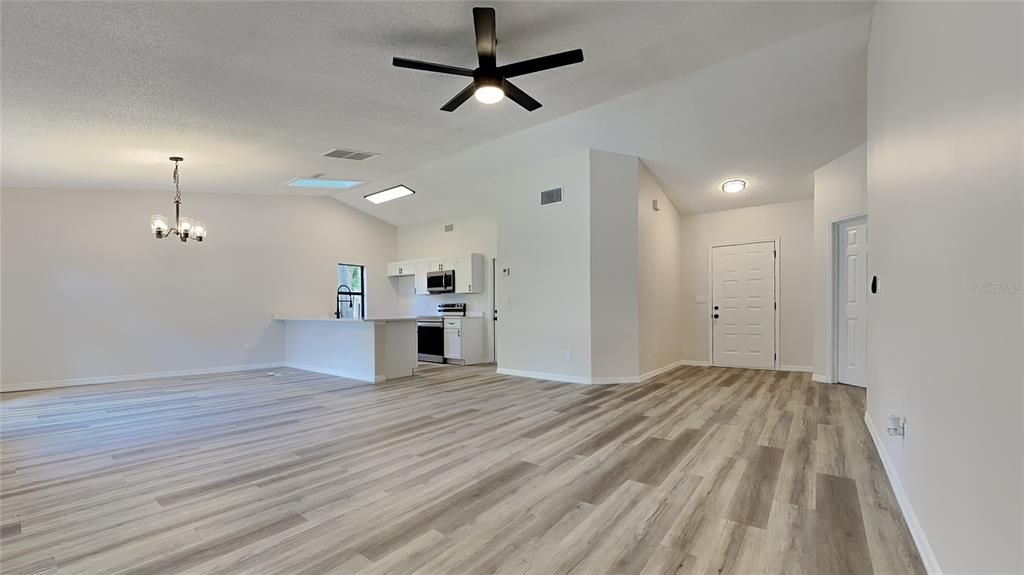 Active With Contract: $349,900 (3 beds, 2 baths, 1326 Square Feet)